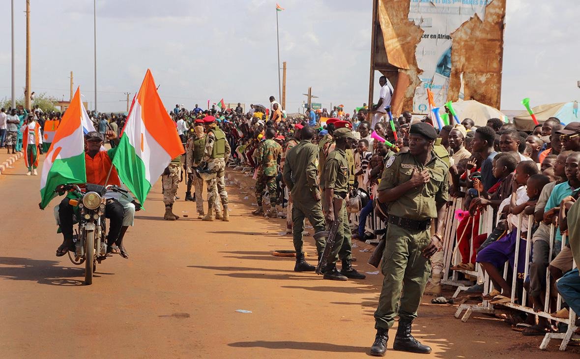 Франция готова поддержать военные действия ЭКОВАС в Нигере, заявил Макрон